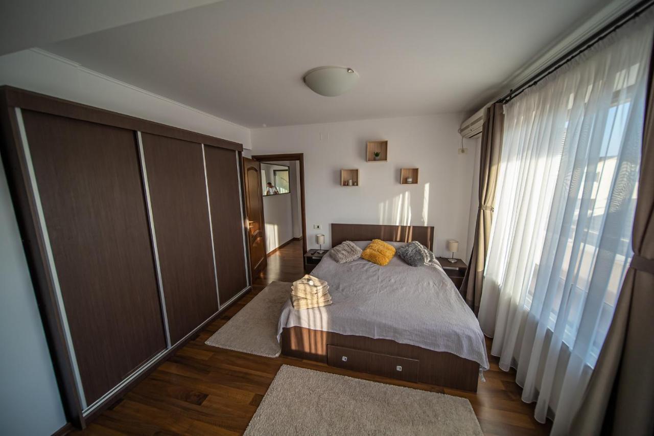 Apartament Tatu Bar&Grill Отопени Экстерьер фото