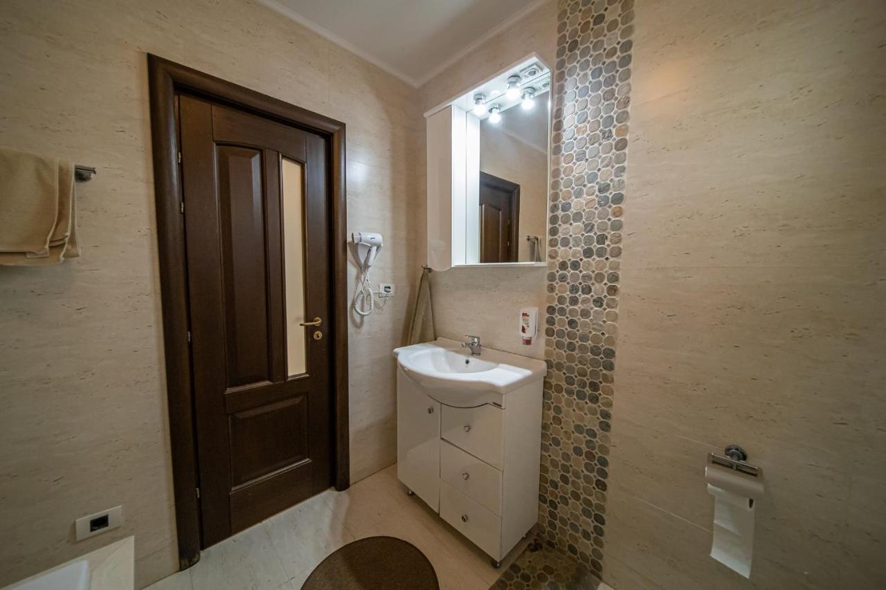 Apartament Tatu Bar&Grill Отопени Экстерьер фото