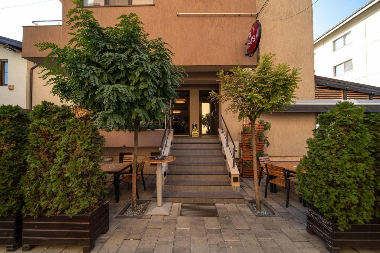Apartament Tatu Bar&Grill Отопени Экстерьер фото