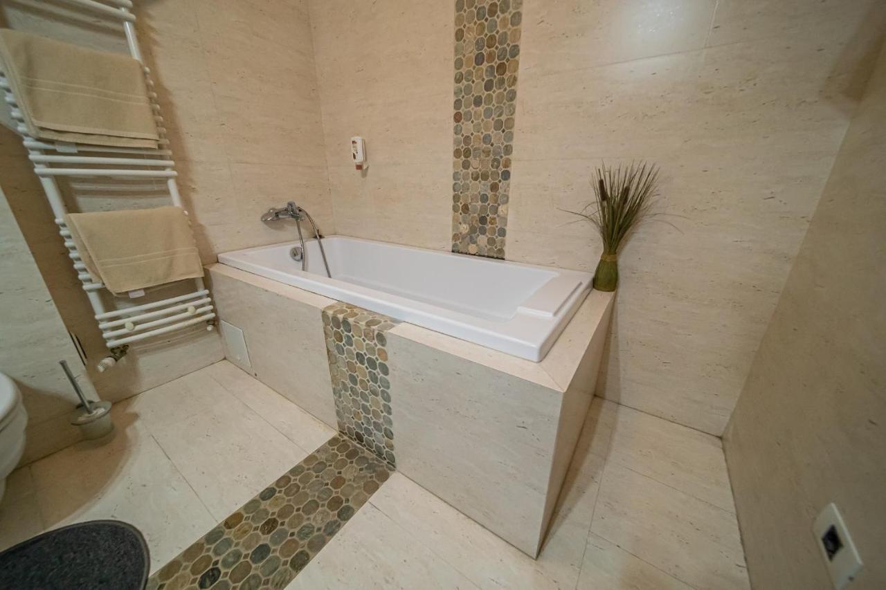 Apartament Tatu Bar&Grill Отопени Экстерьер фото
