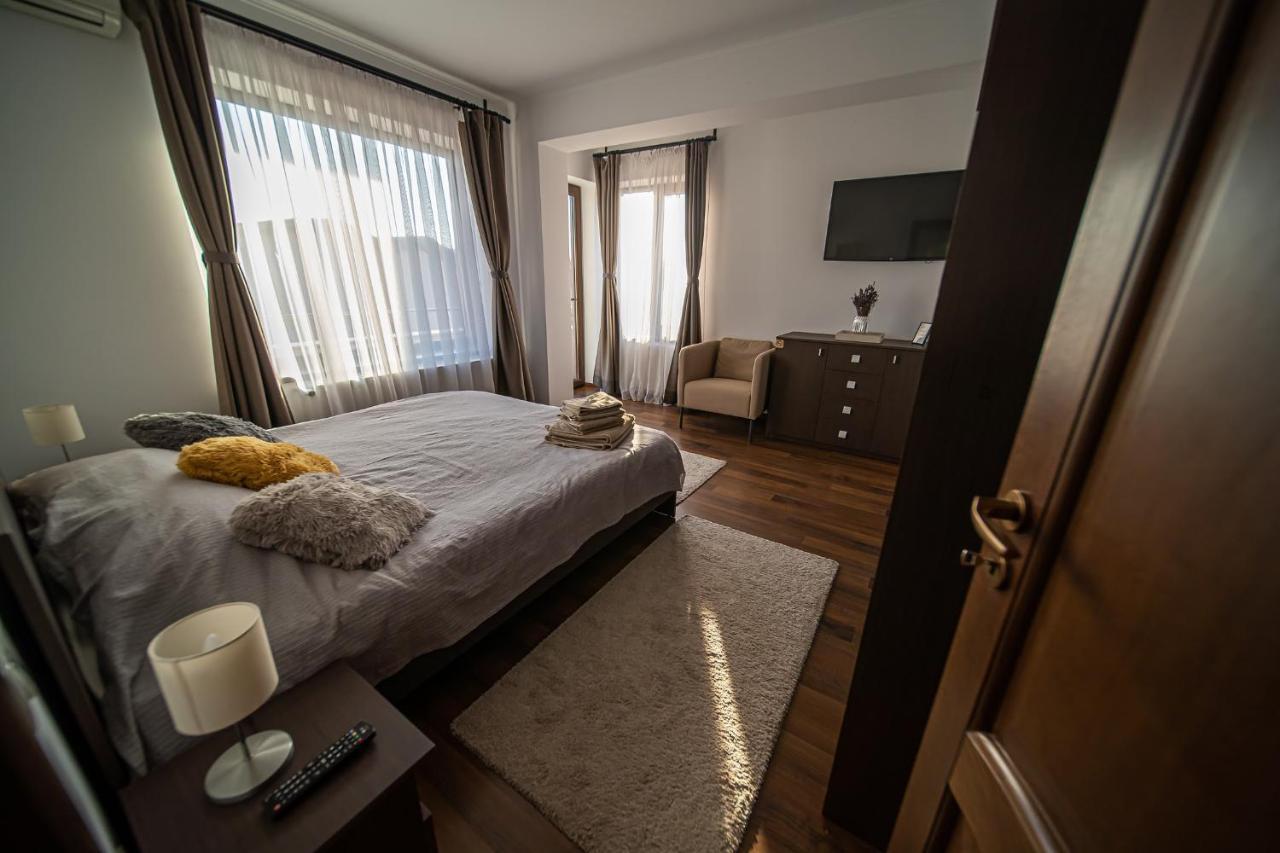 Apartament Tatu Bar&Grill Отопени Экстерьер фото