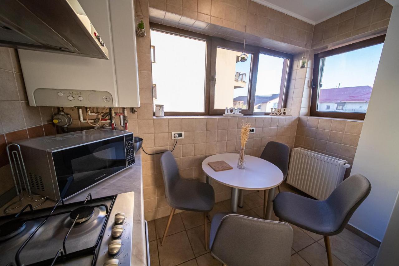 Apartament Tatu Bar&Grill Отопени Экстерьер фото